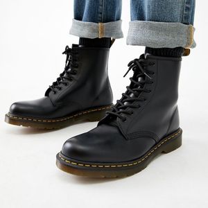 Lightly used mens size 9 doc martens 1460